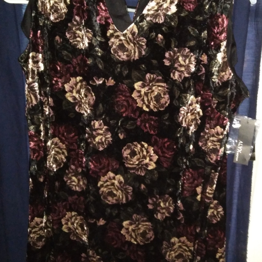 Dress - Picture 2 of 5